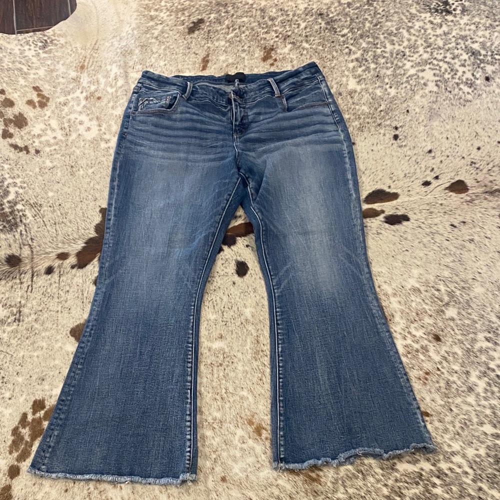 Buckle Black Women's Blue Flared Jeans Raw Hem